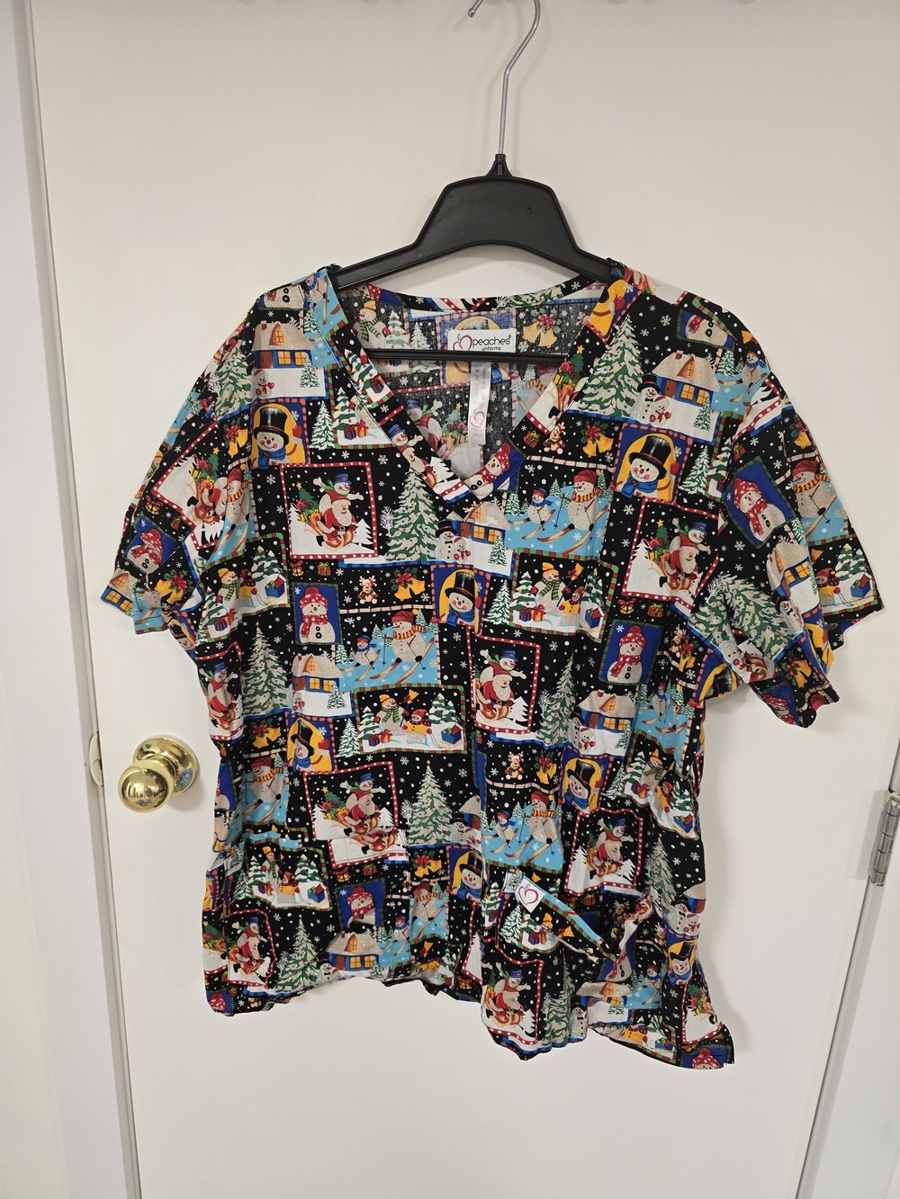 Peaches Uniforms Black Multi Holiday Print Short-Sleeve V-Neck Top